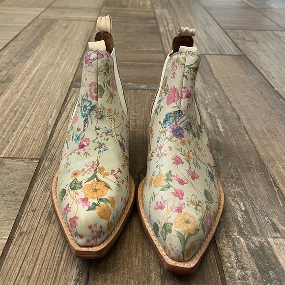 Free People Beau Western Boots in Ivory Floral size 6.5 - Picture 3 of 9